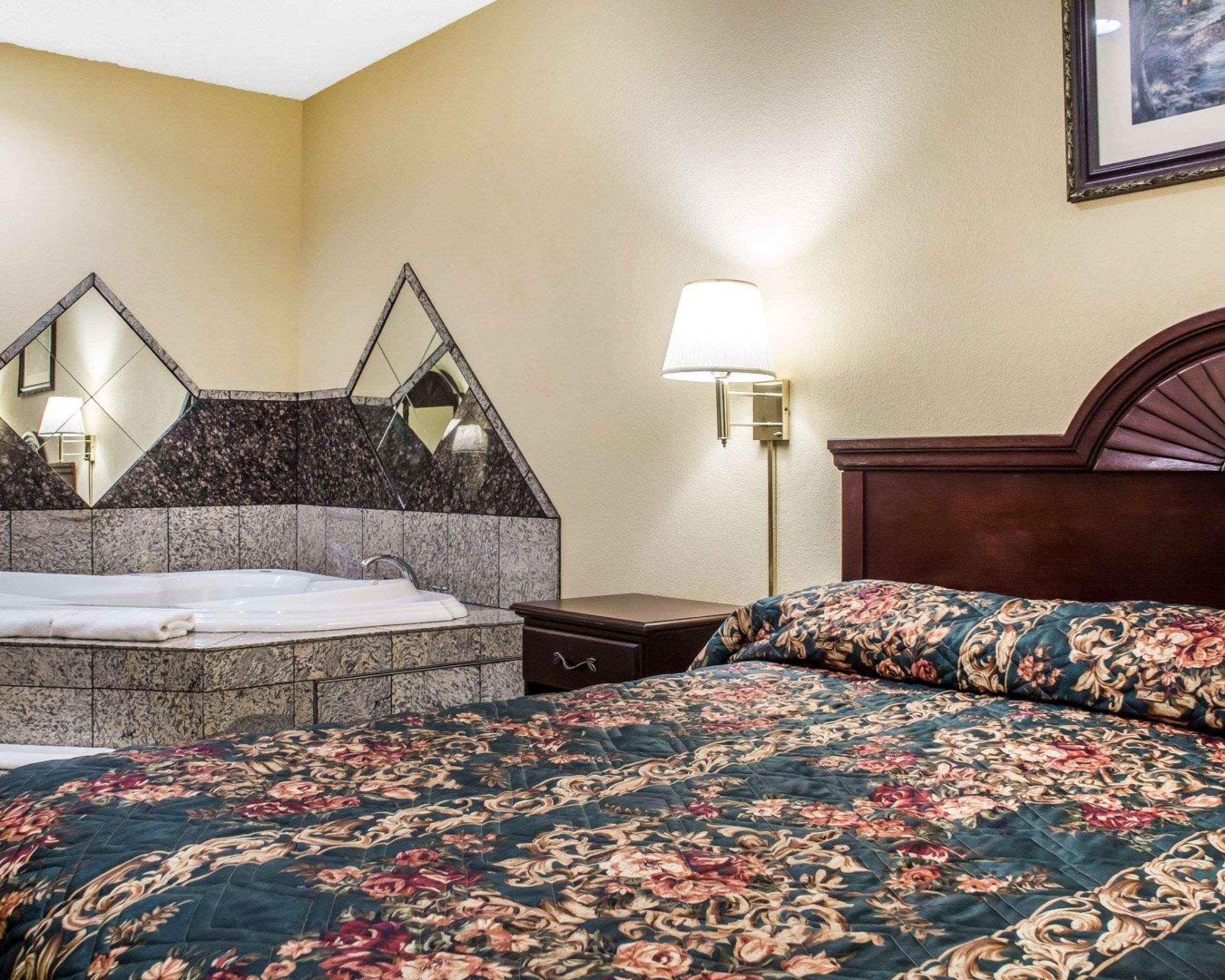 Econo Lodge & Suites Airport North Syracuse מראה חיצוני תמונה