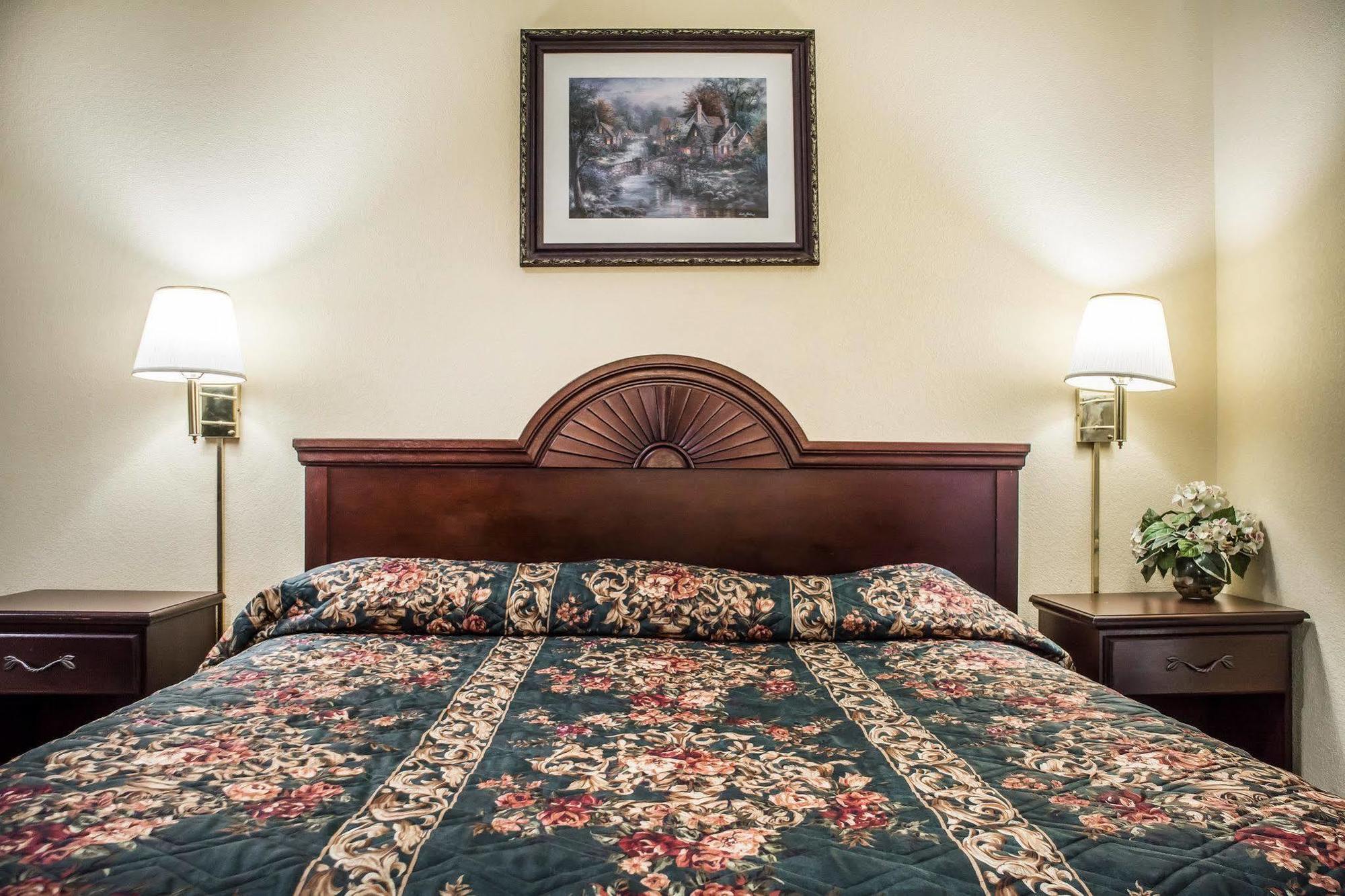 Econo Lodge & Suites Airport North Syracuse מראה חיצוני תמונה